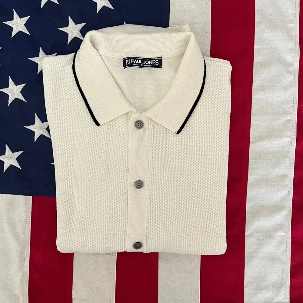 White Short Sleeve Button-Up Shirt - Picture 6 of 7